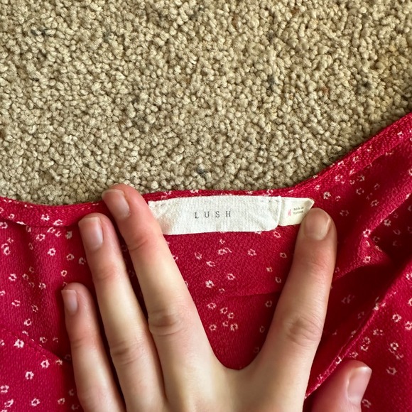 Lush Red Floral‎ Knot Front Cami Spaghetti Strap Top | Size M - Picture 2 of 3